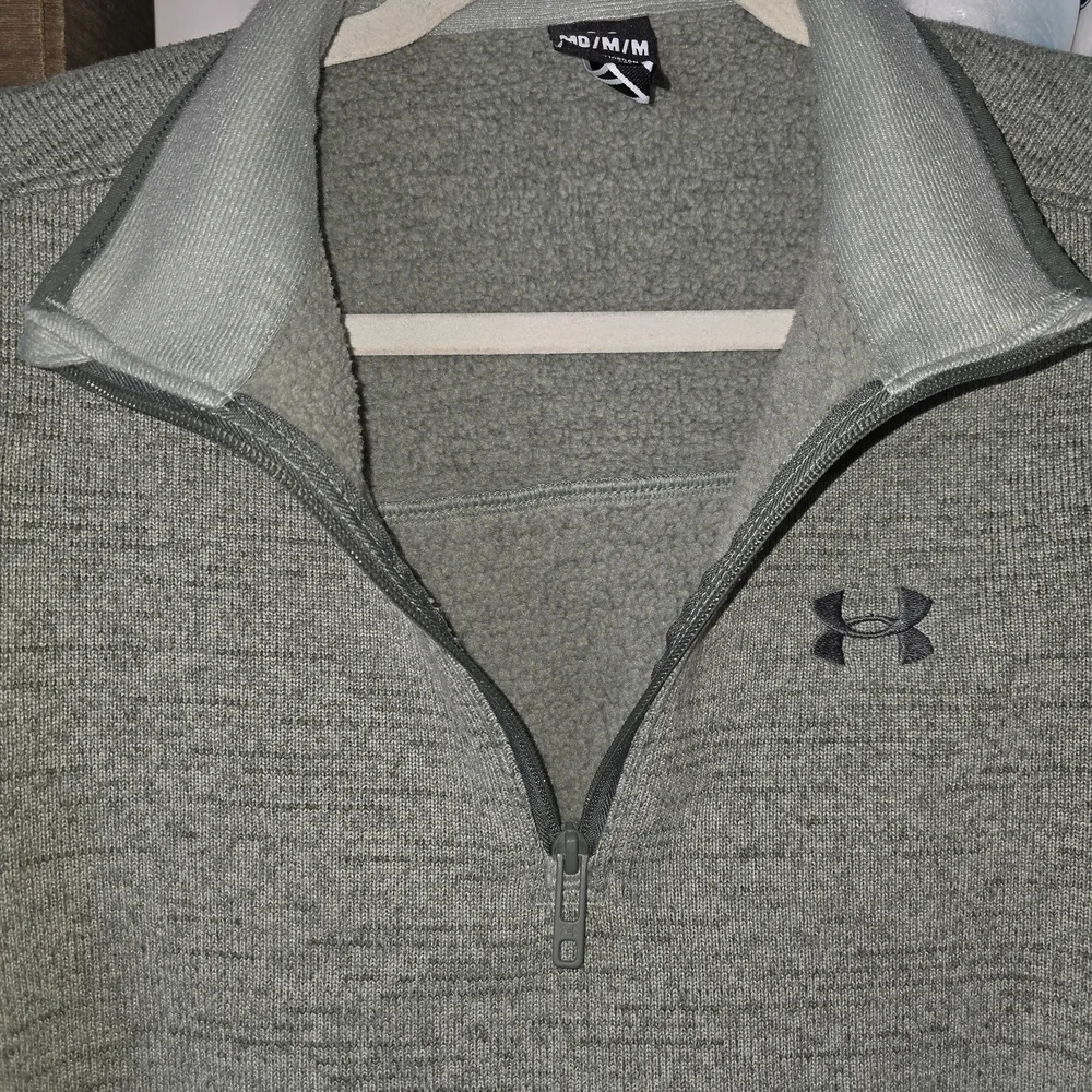 Under Armour Men's Expanse Specialist 1/4 Zip Pullover Green Med Sleeve Pocket - Picture 3 of 10